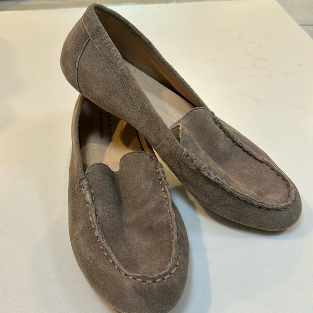 Alex Marie 4 feature technology flat leather loafer, brown, size 8.5